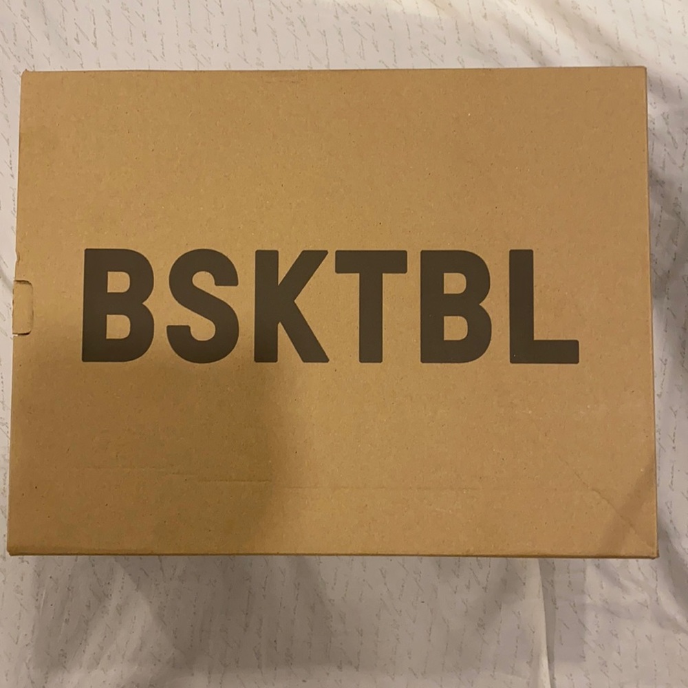 *SOLD* Men YEEZY BSKTBL Quantum